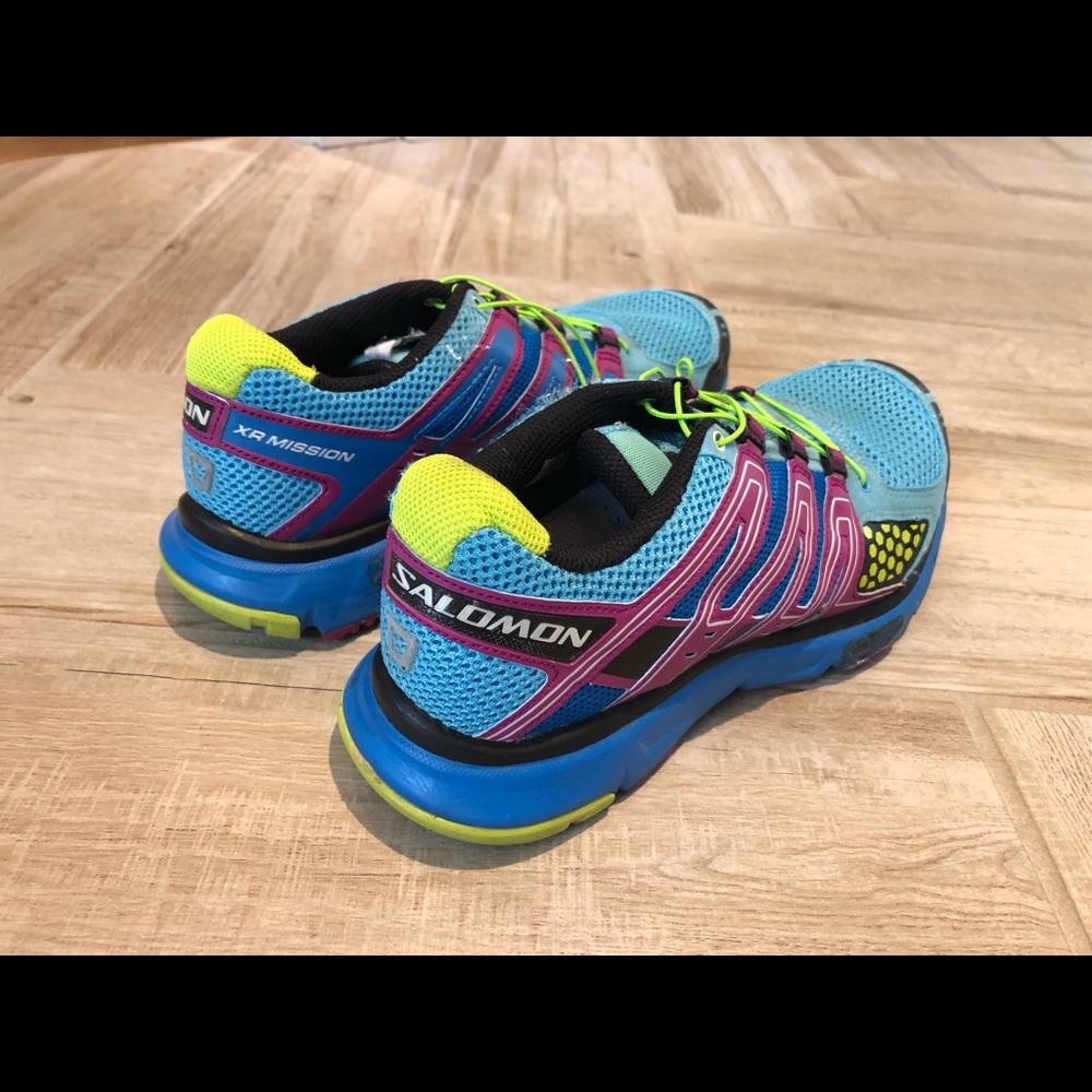 Salomon tennis shoes lightly worn